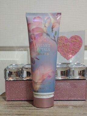 Victoria's Secret Velvet Petals Bliss Body Lotion 🆕